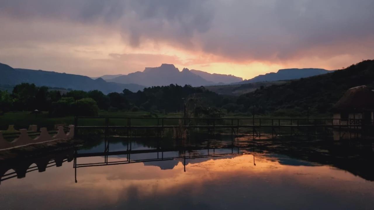 Dragon Peaks Mountain Resort Champagne Valley Экстерьер фото