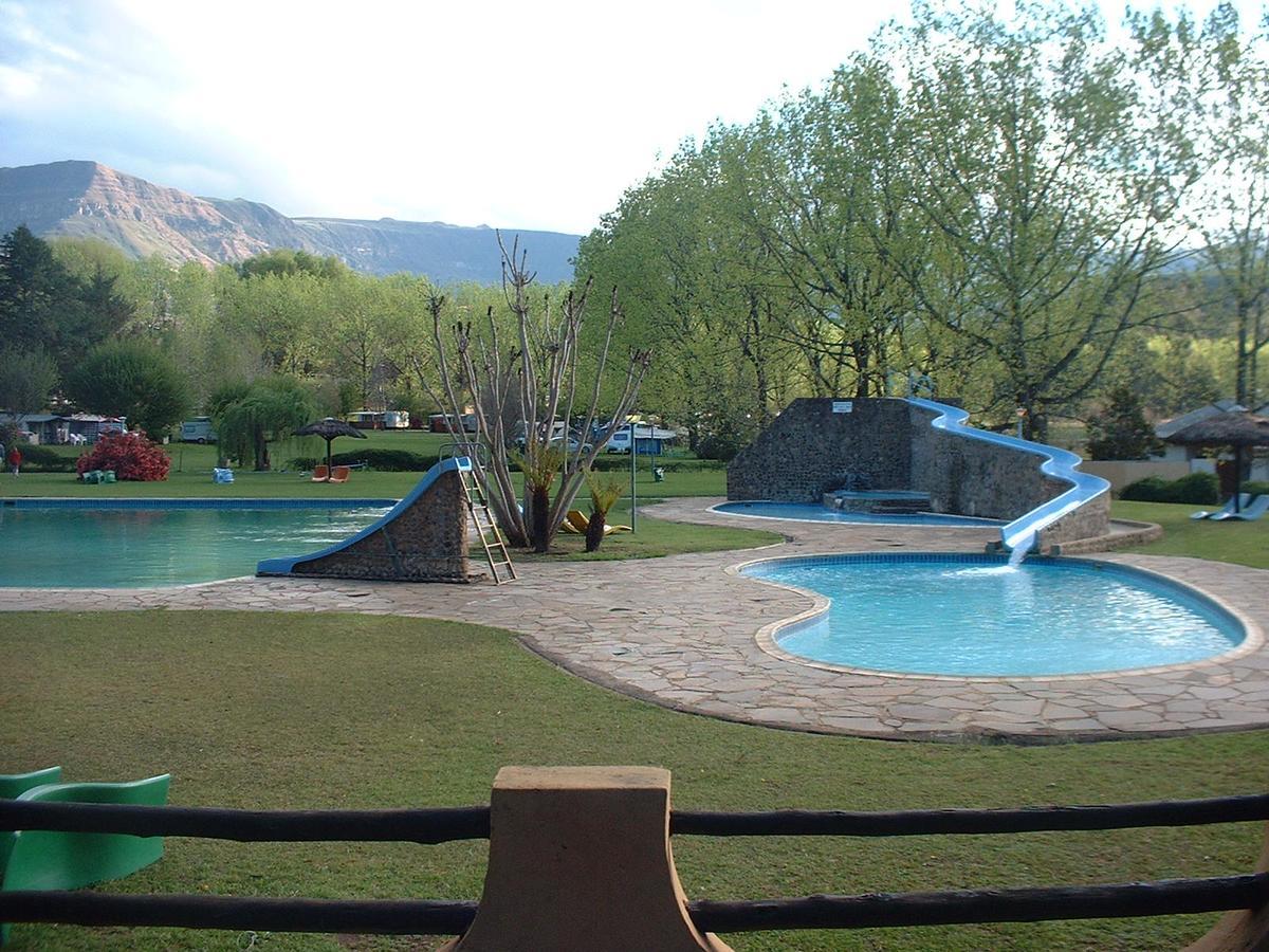 Dragon Peaks Mountain Resort Champagne Valley Экстерьер фото