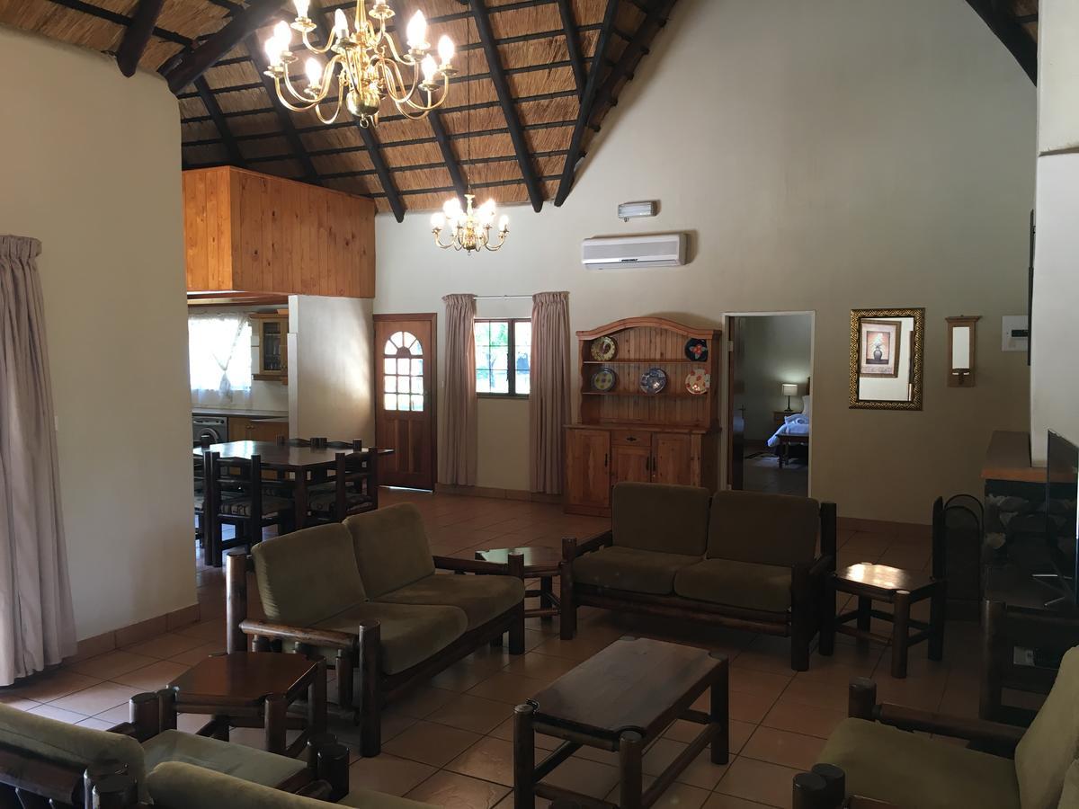Dragon Peaks Mountain Resort Champagne Valley Экстерьер фото