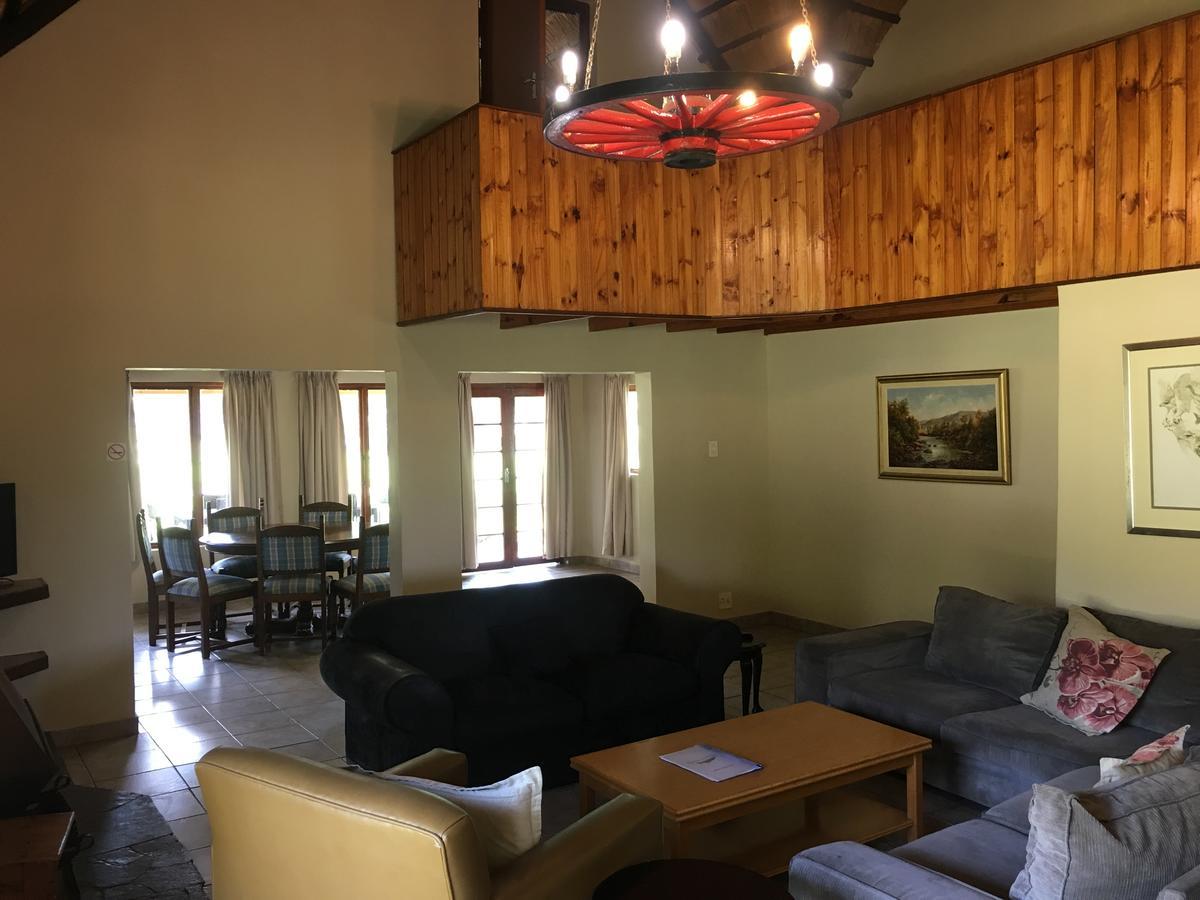 Dragon Peaks Mountain Resort Champagne Valley Экстерьер фото