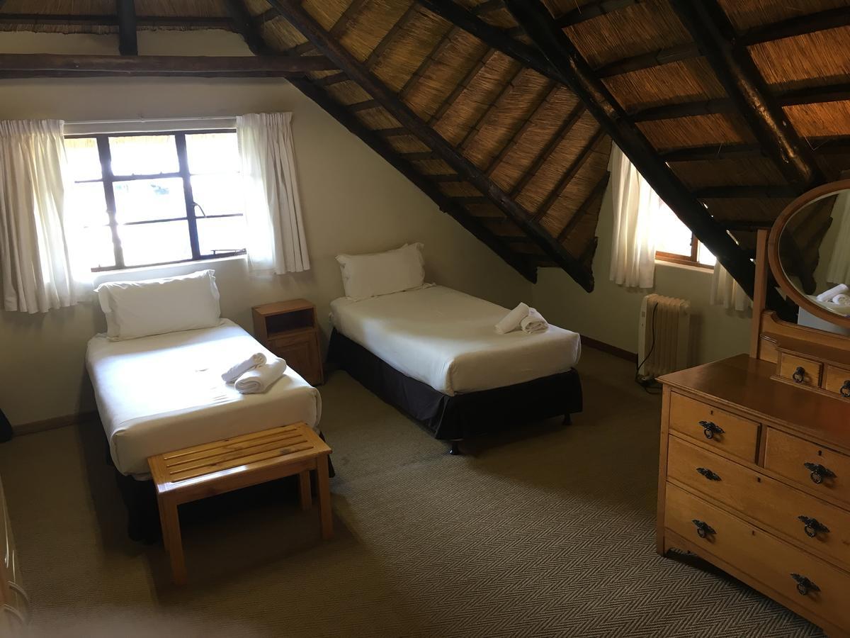 Dragon Peaks Mountain Resort Champagne Valley Экстерьер фото