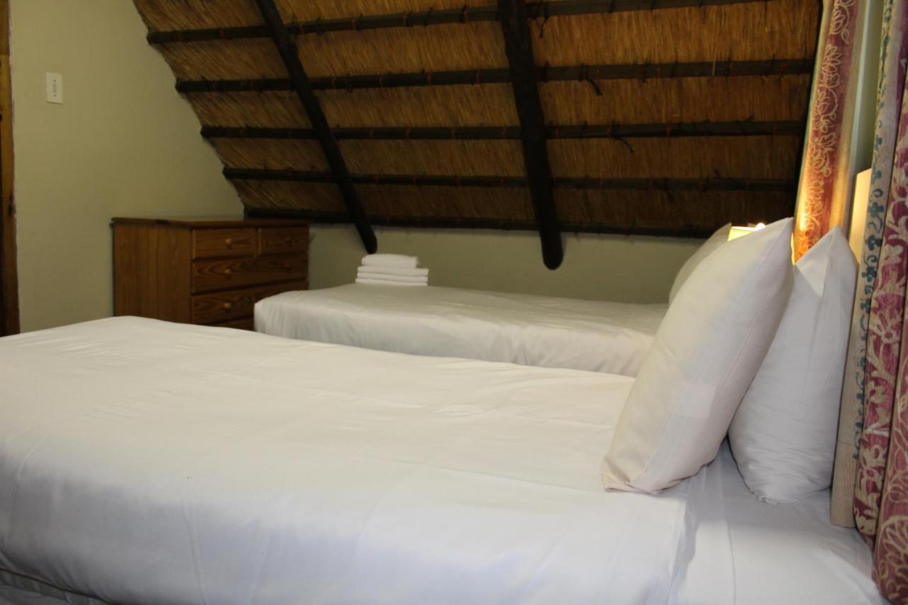 Dragon Peaks Mountain Resort Champagne Valley Экстерьер фото